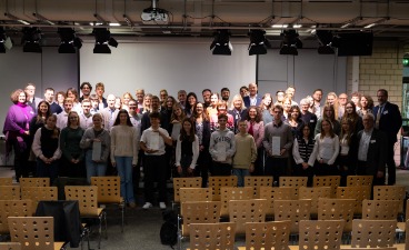 Gruppenbild der Siegerschulen bei der Preisverleihung Mint21. Gruppenbild der Siegerschulen bei der Preisverleihung Mint21.